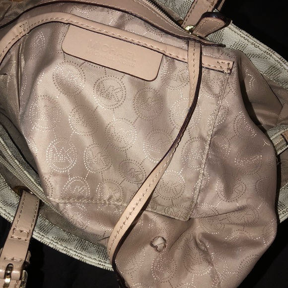 Authentic Michael kors bag and wallet - Picture 7 of 7